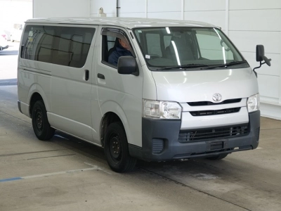 TOYOTA HIACE