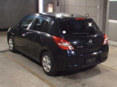 NISSAN TIIDA