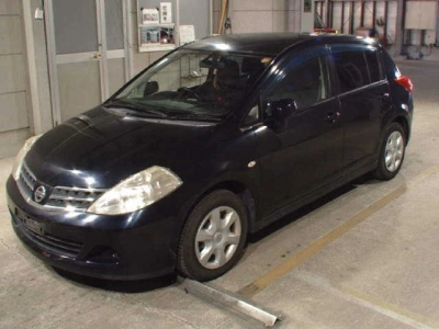 NISSAN TIIDA