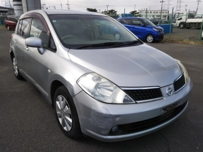 NISSAN TIIDA
