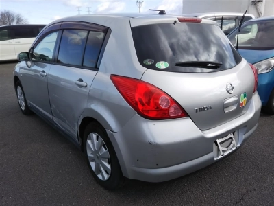NISSAN TIIDA
