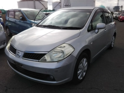 NISSAN TIIDA