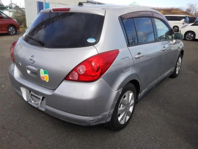 NISSAN TIIDA