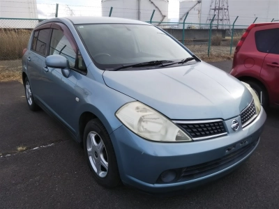 NISSAN TIIDA