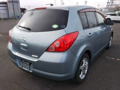 NISSAN TIIDA