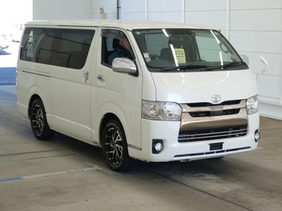 TOYOTA HIACE