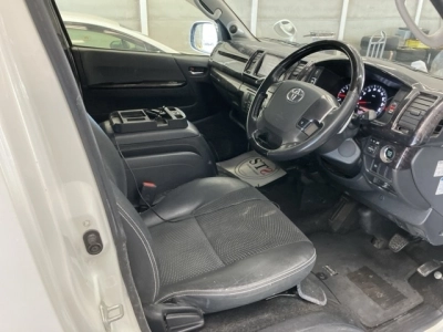TOYOTA HIACE