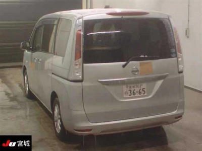 NISSAN SERENA