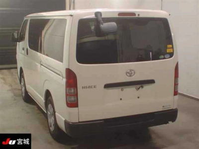 TOYOTA HIACE VAN