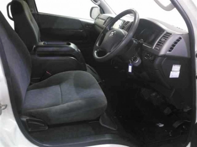 TOYOTA HIACE WAGON