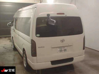 TOYOTA HIACE VAN