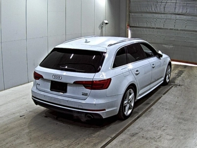 AUDI A4 AVANTE