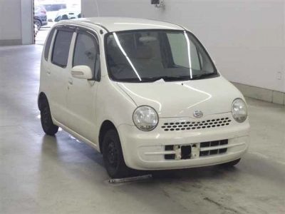 DAIHATSU MOVE LATTE