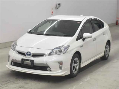TOYOTA PRIUS PHV