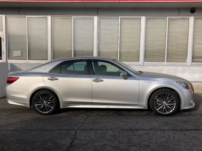 TOYOTA CROWN HYBRID