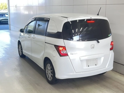 HONDA FREED SPIKE