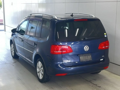 VOLKSWAGEN GOLF TOURAN