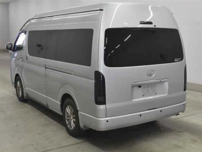 TOYOTA HIACE COMMUTER