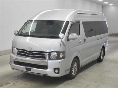TOYOTA HIACE COMMUTER