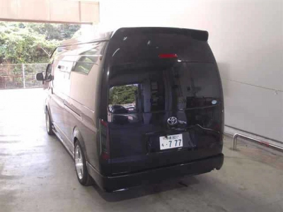 TOYOTA HIACE COMMUTER