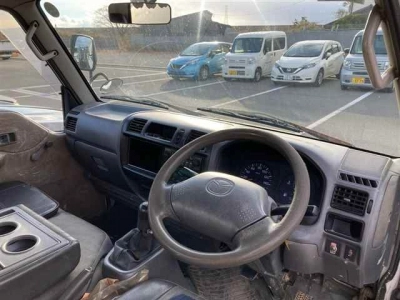 MAZDA BONGO BRAWNY TRUCK