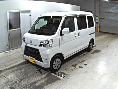 TOYOTA PIXIS VAN