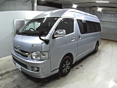 TOYOTA HIACE
