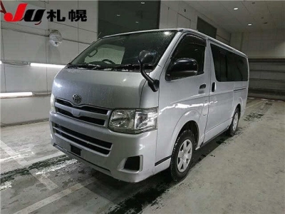 TOYOTA REGIUS VAN