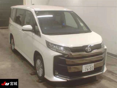 TOYOTA NOAH
