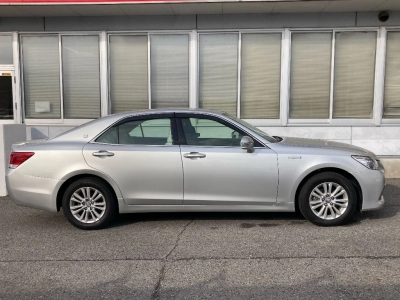 TOYOTA CROWN HYBRID