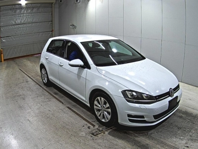 VOLKSWAGEN GOLF