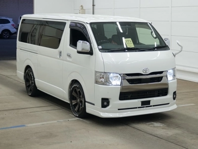 TOYOTA HIACE