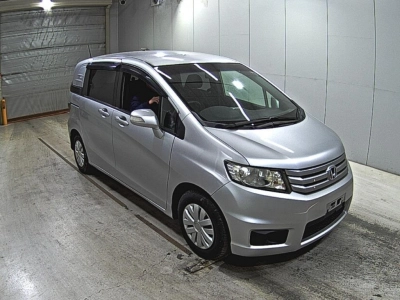 HONDA FREED SPIKE