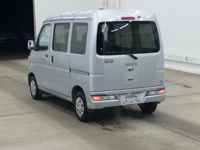 TOYOTA PIXIS VAN