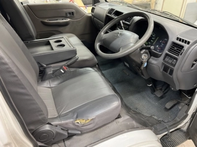 MITSUBISHI DELICA WAGON