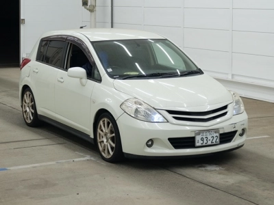 NISSAN TIIDA