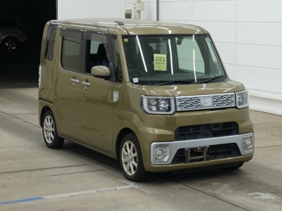 DAIHATSU WAKE