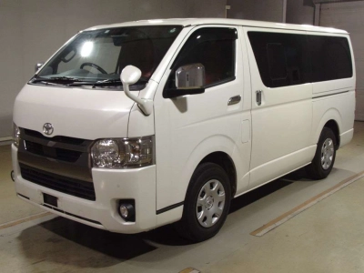 TOYOTA HIACE VAN