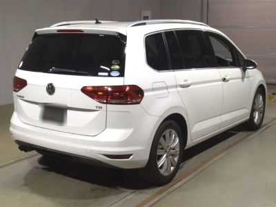 VOLKSWAGEN GOLF TOURAN