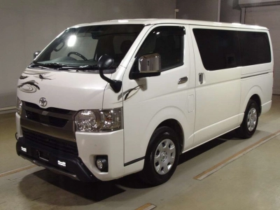 TOYOTA HIACE VAN