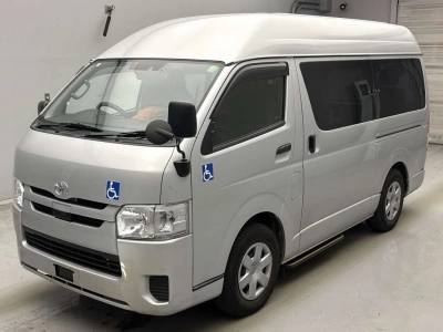 TOYOTA REGIUS VAN