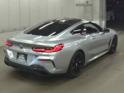 BMW 8 SERIES
