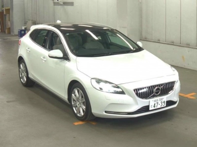 VOLVO V40
