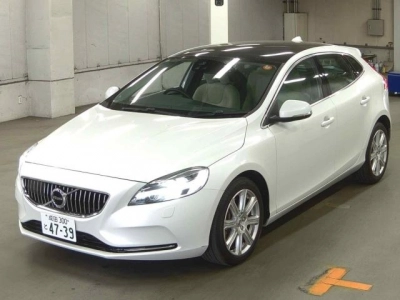 VOLVO V40