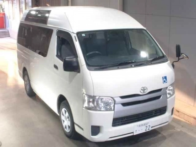 TOYOTA REGIUS VAN