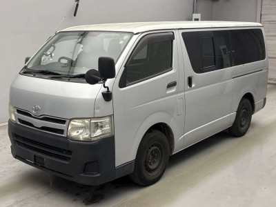 TOYOTA REGIUS VAN