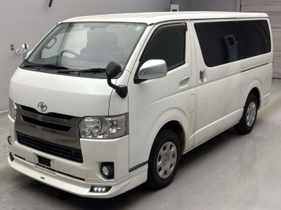 TOYOTA HIACE VAN