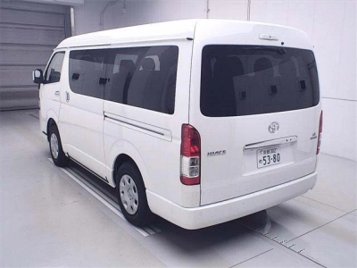 TOYOTA HIACE