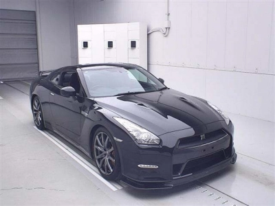 NISSAN GT-R