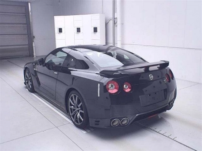 NISSAN GT-R